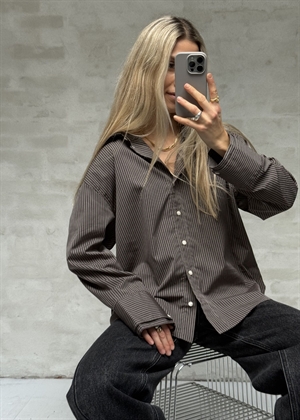 Dan ls oversized skjorte Chocolate Torte Stripes Selected Femme 